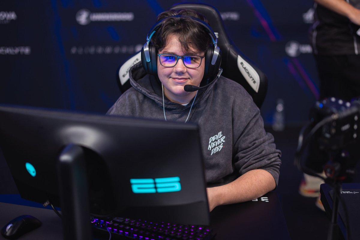 3DMAXGaming's tweet image. It’s not just another day… it’s our captain’s birthday 🥳

Drop some love for @graviti_cs !!
Bon anniversaire Filou ❤️