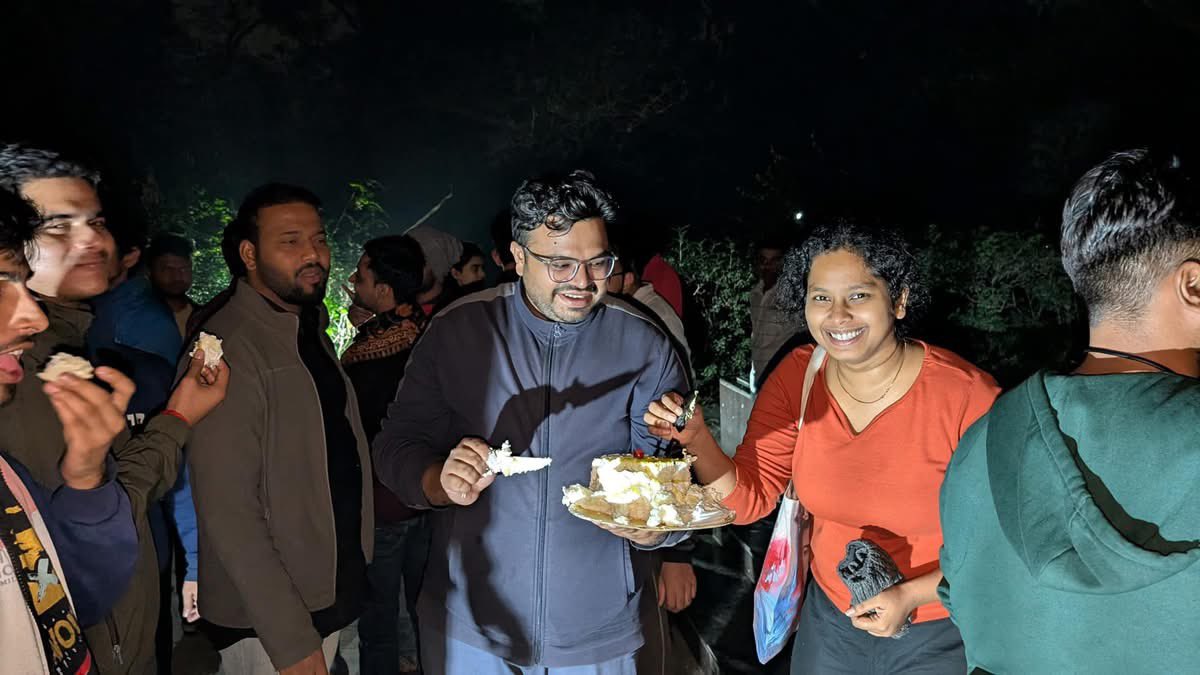 socialistnay's tweet photo. माननीय @yadavtejashwi तेजस्वी यादव जी को जन्मदिन की हार्दिक शुभकामनाएं।हम लोग कई सालों से नेता जी का जन्मदिन पूरे उत्साह और प्रेम से मनाते आ रहे हैं।

बस एक ही बात कहना चाहते हैं-
जियो बिहार के लाला, जियो हजारों साल! 🙏❤️
आपने जिस सकारात्मकता से बिहार में रोज़गार दिये और बेरोज़गारी की लड़ाई को मज़बूती से लड़ा और वर्तमान में लड़ रहे हैं। आप इतिहास के पन्नों में अवश्य अंकित होंगे।

आपका नेतृत्व, संघर्ष और बिहार के युवाओं के लिए समर्पण हम सबके लिए प्रेरणा है।

बहुत-बहुत बधाई नेता जी!❤️

#Tejaswiyadav