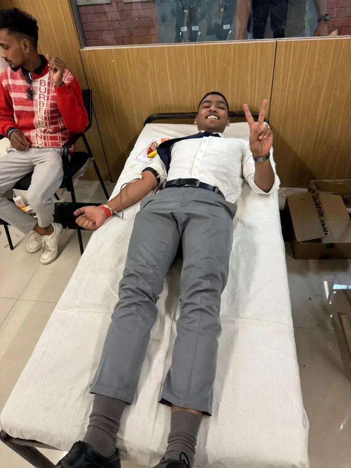 देवी अहिल्या विश्वविद्यालय इंदौर अंतर्गत इंदौर जिले में IPS ACADEMY OF PHARMACY द्वारा संस्था में रक्तदान शिविर का आयोजन किया गया। जिसमें स्वयंसेवकों और समाज सेवी लोगों के सहयोग से 125 यूनिट रक्तदान किया गया।
#MPNSS
#JoinNSS 
#NSSSeva 
#YouthPower 
#RashtraKeLiye 
#ServeWithPride