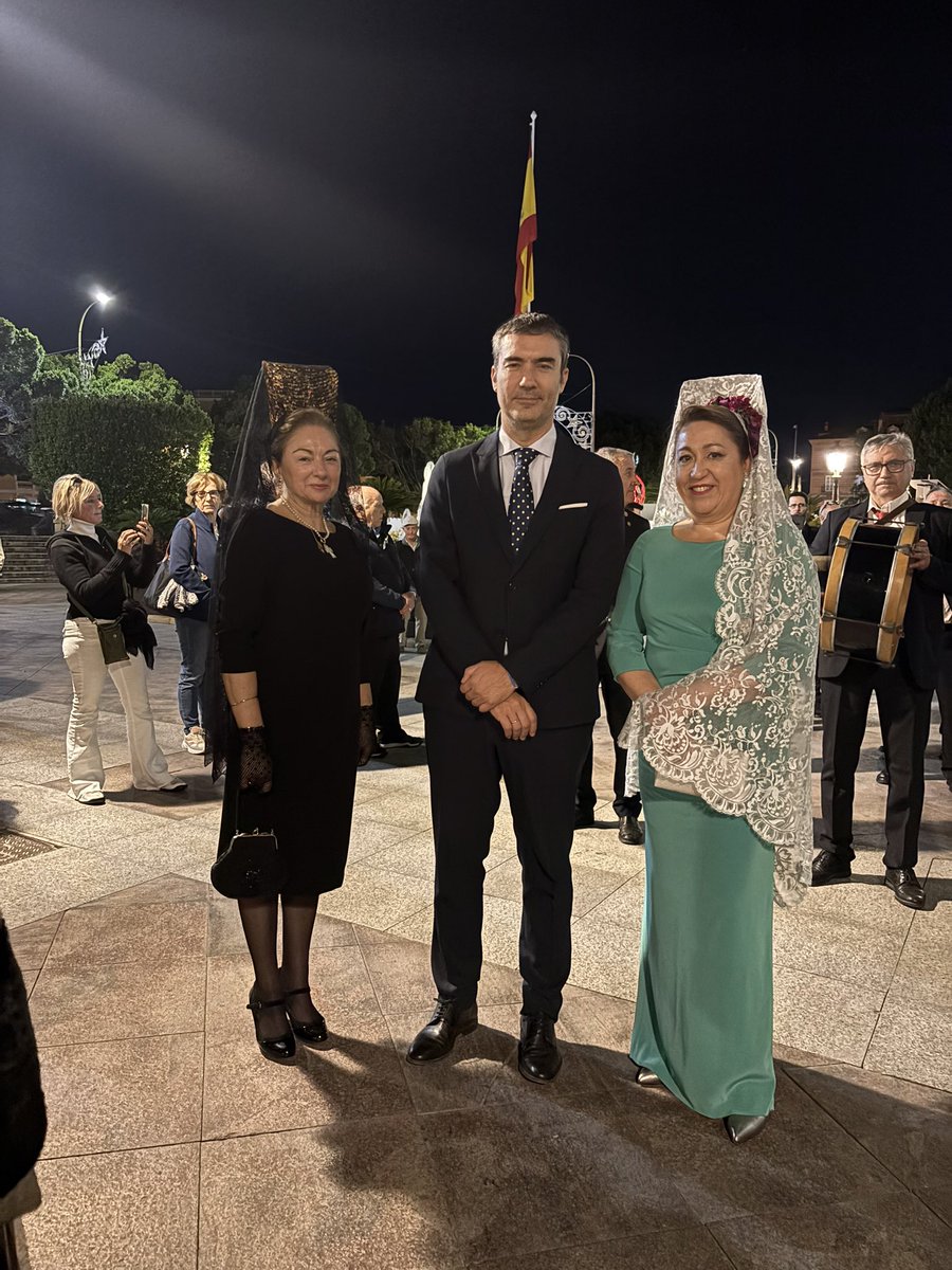 estareaquimismo's tweet image. Pasacalles con motivo del congreso de Mantilla Española por las calles del centro #exitazo Enhorabuena a la Hermandad de Servitas de María Santísima de las Angustias por la organización #seguimos