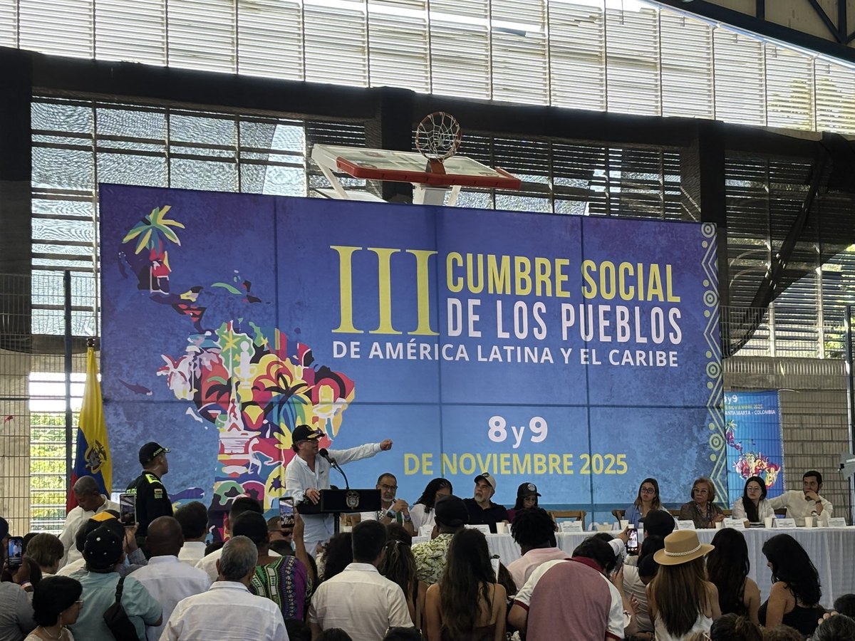 JohnEdissonRG's tweet image. No nacimos para arrodillarnos, nacimos para ser libres, vivir en dignidad y como pueblos hermanos.

Hace 20 años nuestra América dijo NO al ALCA en 🇦🇷✊Hoy en 🇨🇴 desde la Celac social de nuevo decimos ¡Libertad y soberanía! ¡NO al intervencionismo!