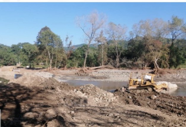 🚜 Continuamos con las labores de recuperación vial en  la zona norte del estado:

• 🔍Caminos en la sierra de Zontecomatlán e Ilamatlán.

• 🪨 Retiro de material producto de deslaves.
• 🏗️ Relleno en los aproches de puentes.
• 🚧 Habilitación de pasos provisionales con