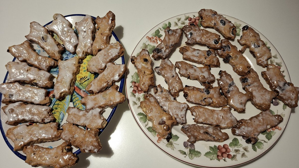 Amsicora5's tweet photo. Le mie prime papassine homemade (chiedo scusa a chi le sa fare davvero...) per festeggiare la convocazione di #Caprile. E il pari a Como dopo una partita tenace e "resistente" (ma come gioca il @Como_1907)... #ForzaCasteddu @CagliariCalcio @CalcioGiulini @tommasogiulini https://t.co/oRUjbGLo6X