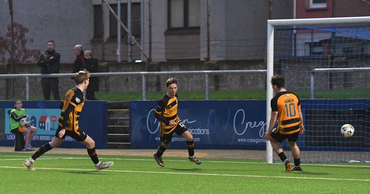 dgxwasp's tweet photo. @Scougall10 scores the third for @AlloaAthleticFC against @MontroseFC in today's @WilliamHill League 1  match. https://t.co/QuGgzJTJQ7