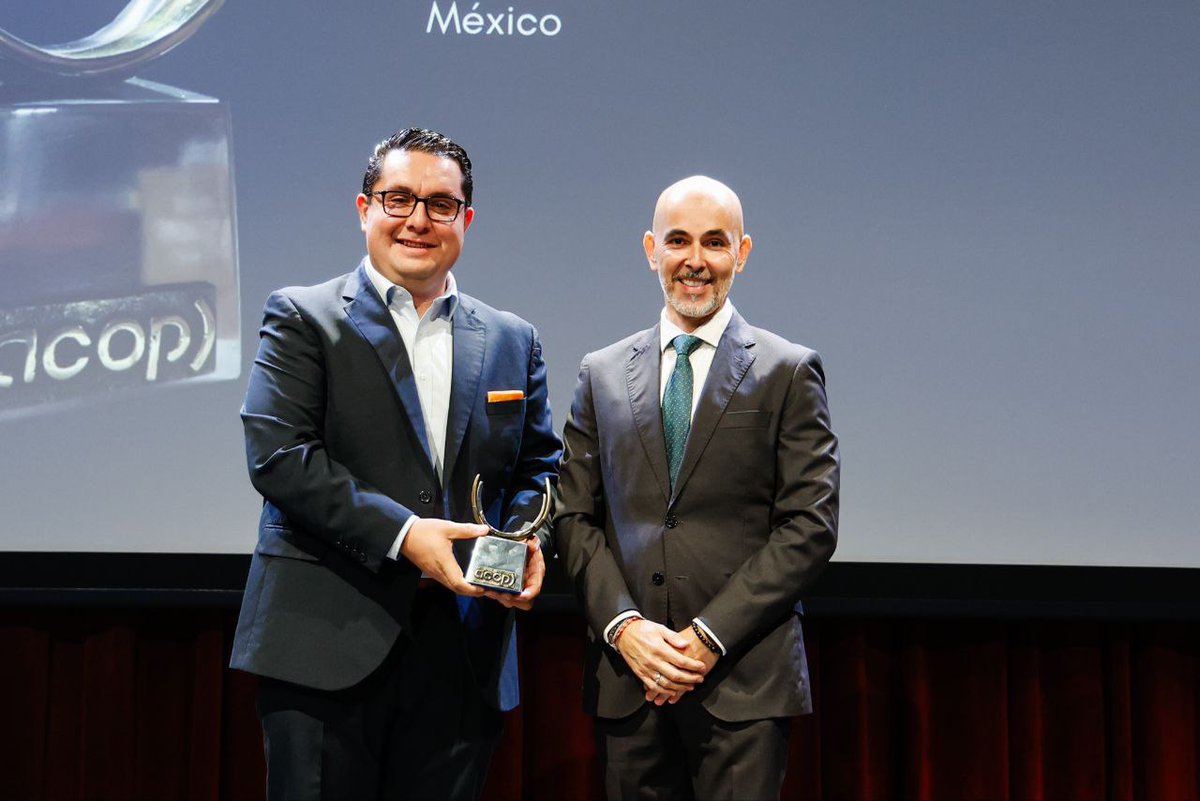🎖️ Mejor Campaña Latinoamericana

✨ <a href="/JoseUrquijoR/">José Manuel Urquijo 🇲🇽</a> por "El Ministro de Tinder".

La excelencia en #comunicaciónpolítica latinoamericana tiene nombre propio: estrategia, creatividad y visión transformadora.

📍 #PremiosACOP
#ACOP2025 #compol #comunicacionpolitica