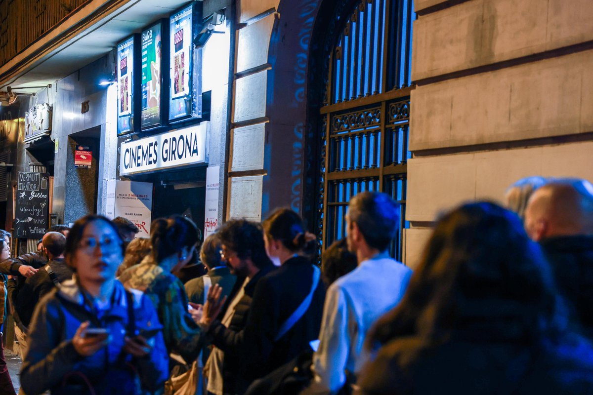CasaAsia's tweet photo. ✨ Ha estat un plaer immens compartir aquesta edició amb un jurat ple de talent i un públic apassionat pel cinema asiàtic. 🙏
💙Gràcies a totes les institucions i patrocinadors que han fet possible l’#AFFBCN, i sobretot al públic per acompanyar-nos un any més!
🎞️ Seguim amb la pel·lícula de cloenda, "Her Story" de Shao Yihui, una joia del cinema xinès que desafia els rols tradicionals i s’ha convertit en un fenomen feminista al país.
🎬Però això no s’acaba aquí! Demà encara pots gaudir de les últimes projeccions de l’#AFFBCN. I durant uns dies, també a @Filmin!
👉 Consulta el programa i aprofita els darrers passis: https://t.co/vPcOPsrj9O
——
✨ Ha sido un auténtico honor contar con un jurado tan talentoso y un público tan apasionado por el cine asiático. 🙏
💙Gracias a todas las instituciones y patrocinadores que han hecho posible el #AFFBCN, y al público por acompañarnos un año más.
🎞️ Continuamos con la película de clausura, "Her Story" de Shao Yihui, una joya del cine chino que desafía los roles tradicionales y se ha convertido en todo un fenómeno feminista en el país.
🎬 ¡Pero esto no termina aquí! Mañana aún puedes disfrutar de las últimas proyecciones del #AFFBCN. Y durante unos días, también en @Filmin!
👉 Consulta el programa y aprovecha los últimos pases: https://t.co/vPcOPsrj9O