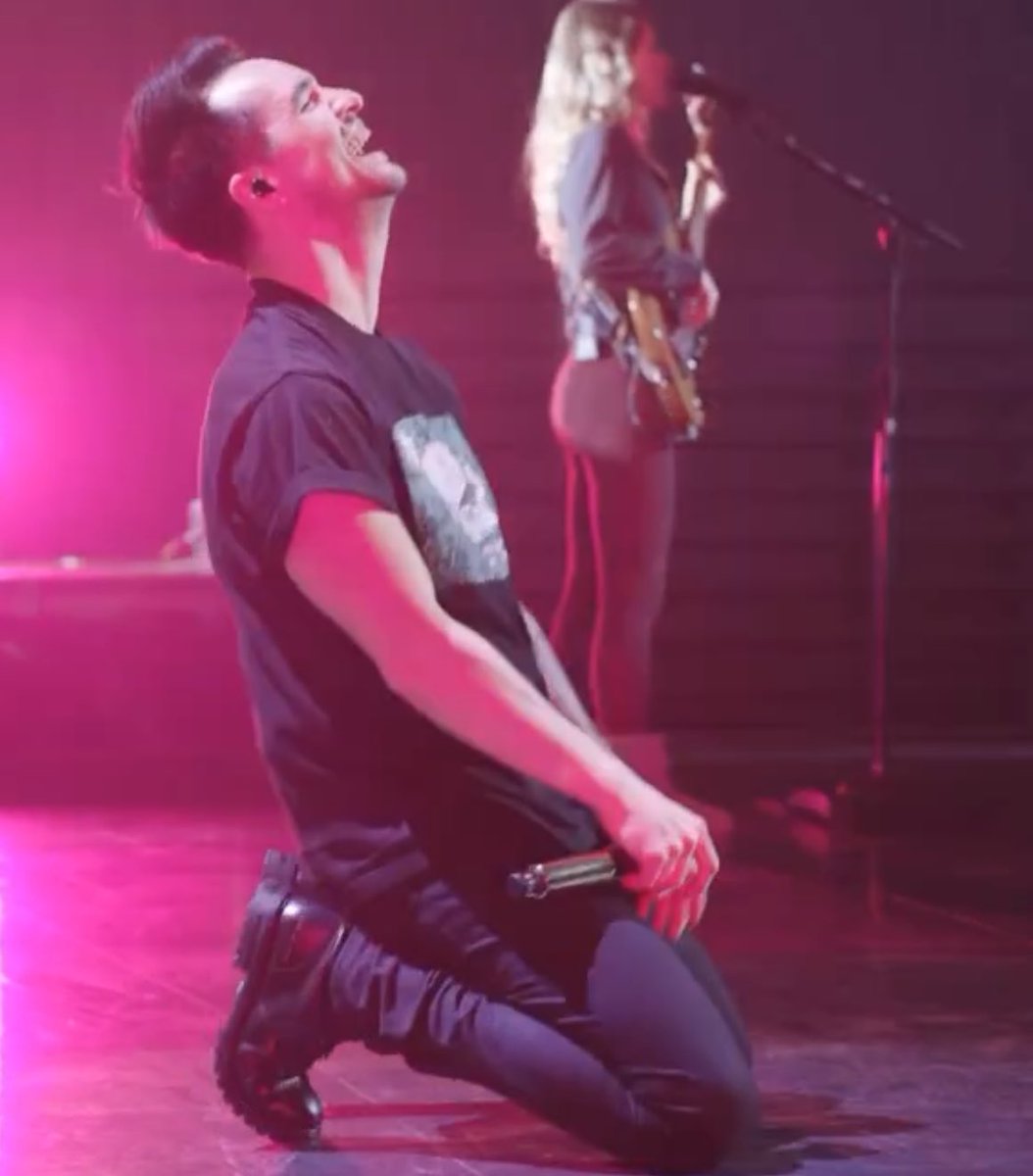 DigestivoGraham's tweet image. Thinking about the viva era Green Day shirt photos