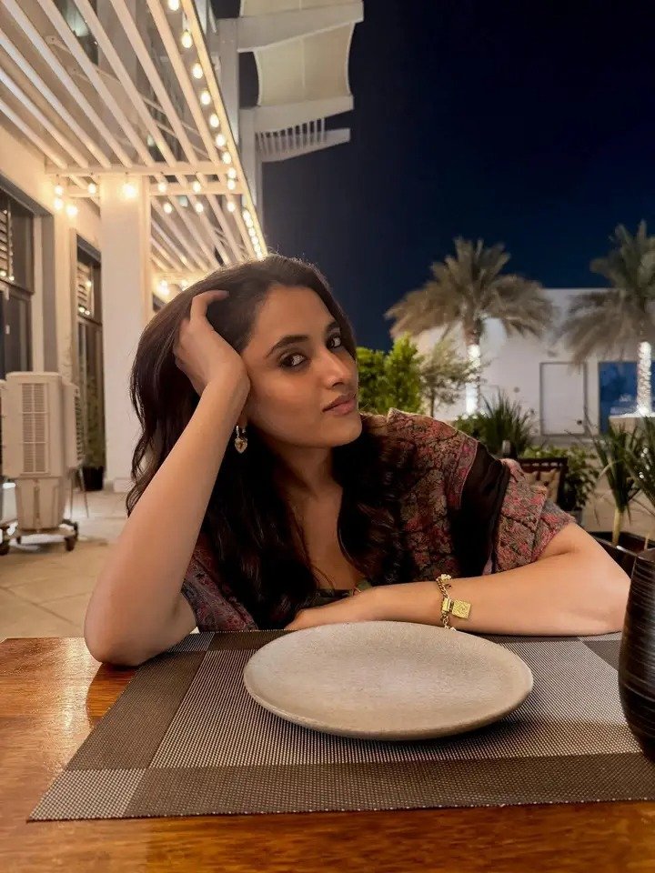 GF : Ennada ivlo cool ah saptutu iruke...? Ennai Evano oruthen okka Vaaranda.. unaku feel ah illa

Me : idhu enna pudhusa..? Weekend aana evanyachum kootitu Vandhu ennai asingathana paduthura

GF : Haan... Nee apdiye yokkiyam😜 avanga othutu pona apuram nee panra velailam sollava