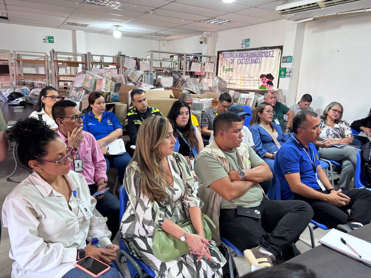ARNColombia's tweet photo. 🤝 En Barrancabermeja, #Santander, la @ARNColombia  y la @alcaldiabarranc  instalaron la Mesa Distrital de Reincorporación, espacio clave para fortalecer los procesos económicos, sociales, comunitarios y políticos de las y los firmantes de paz en el Magdalena Medio. https://t.co/rpxVLfUwyc