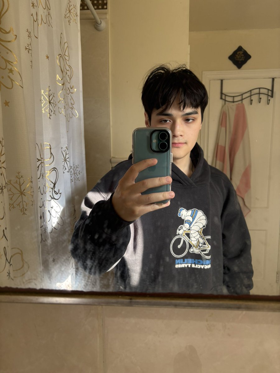 I wear this Michelin hoodie because I feel like him sometimes. Large, white, inflated, with belly rolls. I also really like eating food and rating it.