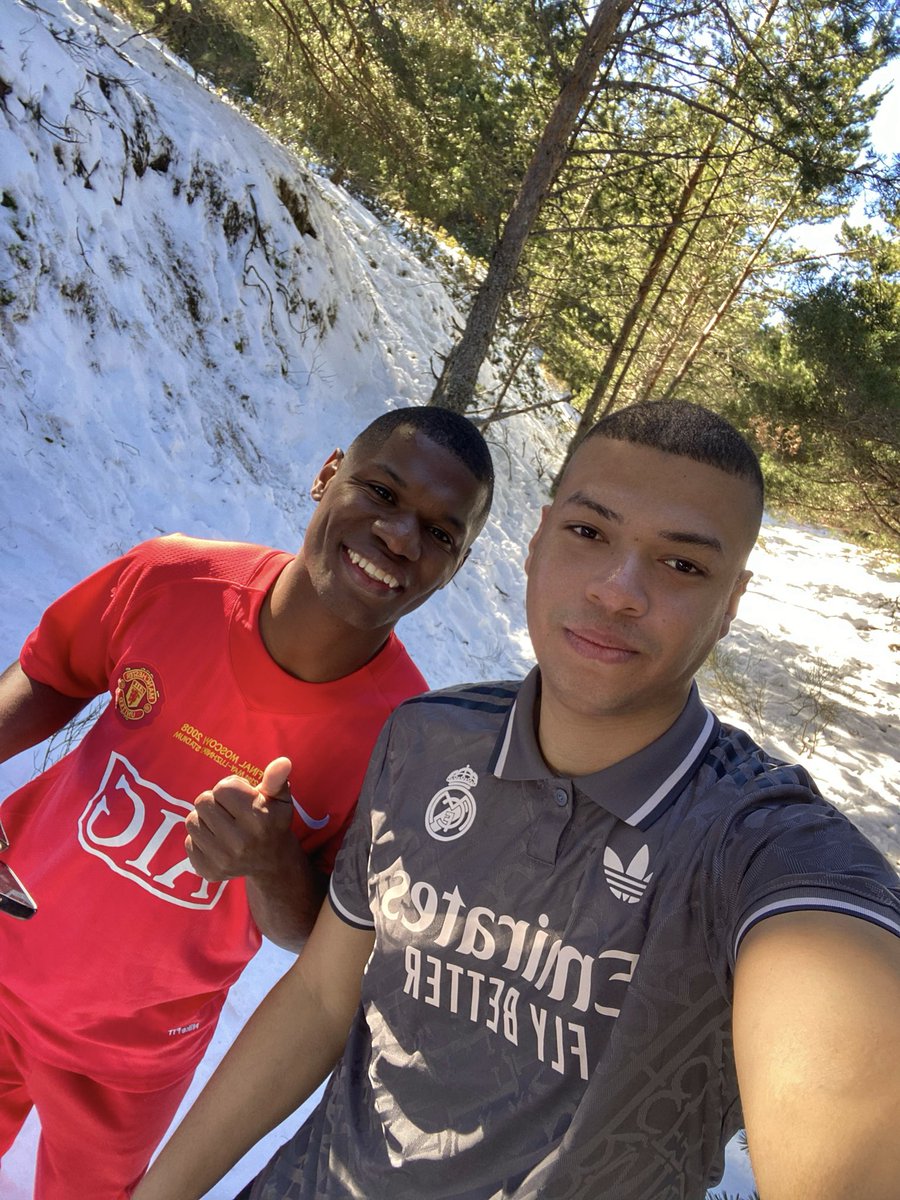 Allezlesblues7's tweet photo. @kingsmdts Mas respeto con mi amigo JH https://t.co/uPVcX5bE4a
