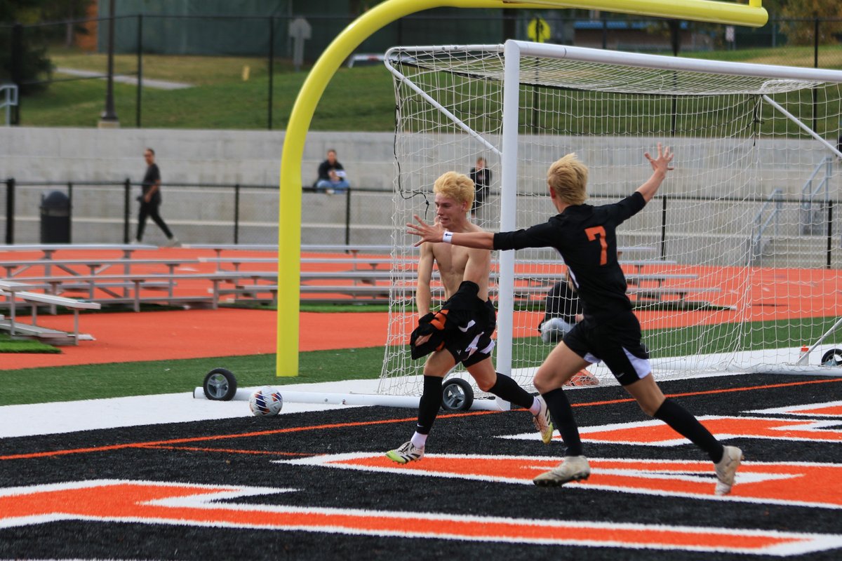 BSOC: Class 3 District 2: The finish, the celebration. 

Chase Parmer's golden goal gives <a href="/summitsoccer026/">Summit Soccer</a> a 2-1 overtime victory over Webster Groves and the C3D2 championship. Story, photos upcoming. <a href="/RSHSsports/">RSHS Falcon Sports</a>.