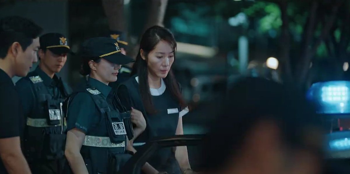 sí que aumentó la dosis de drama en este episodio! entendible en este punto de la historia pero no negaré que este momento fue algo random, hasta pensé era pura imaginación 🤭 lo bueno es que fue puntual y tenemos al villano al descubierto.

#WouldYouMarryMe
#WouldYouMarryMeEp10