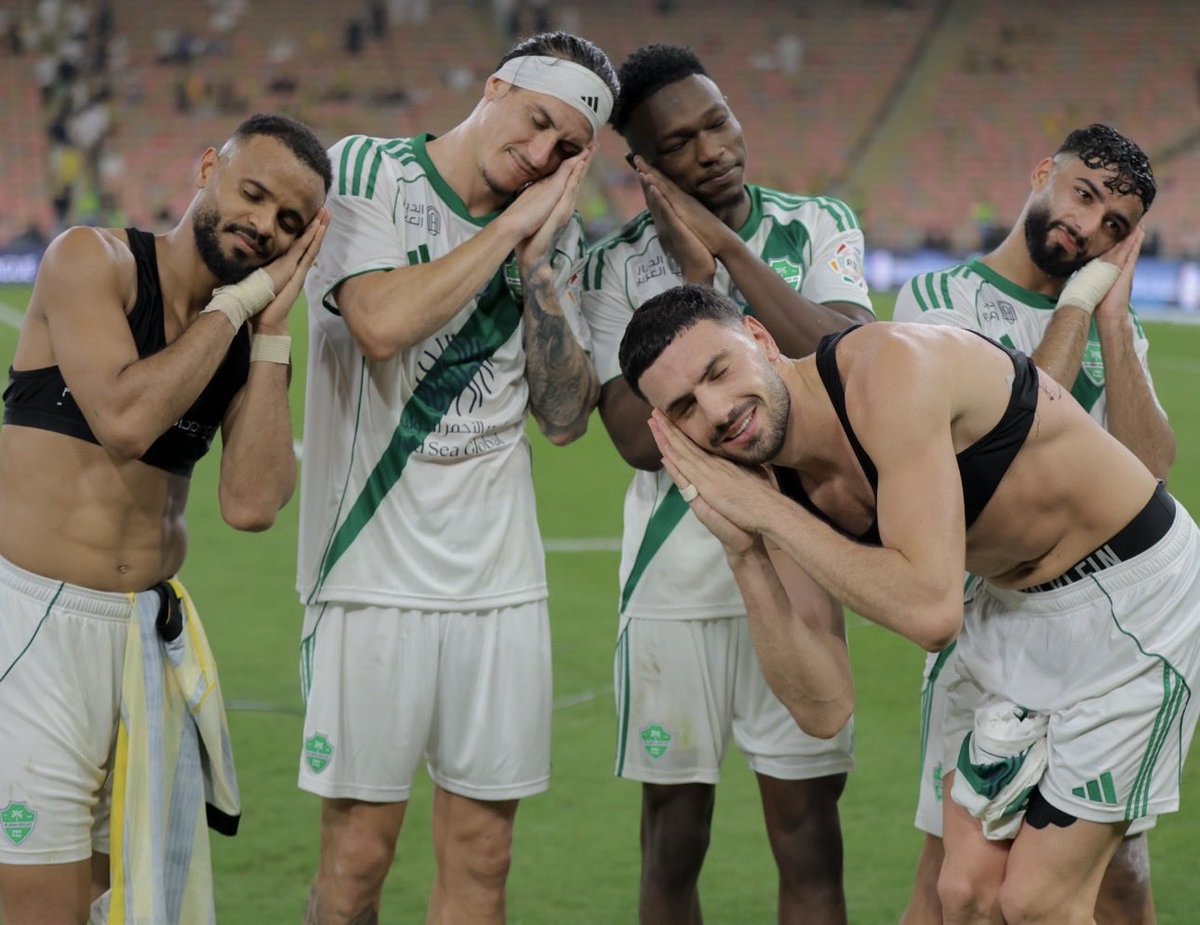 يحلمون 💚😂🔥

#الاهلي_الاتحاد