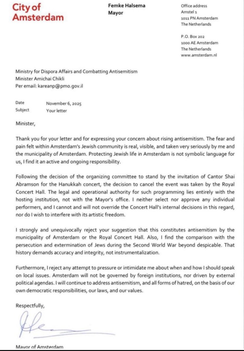 VBerkenbosch's tweet image. In Israël ruikt iemand een poepie. Femke Halsema, Briefschrijfster des Vaderlands, verdient een standbeeld op het Museumplein, pal voor het Concertgebouw.