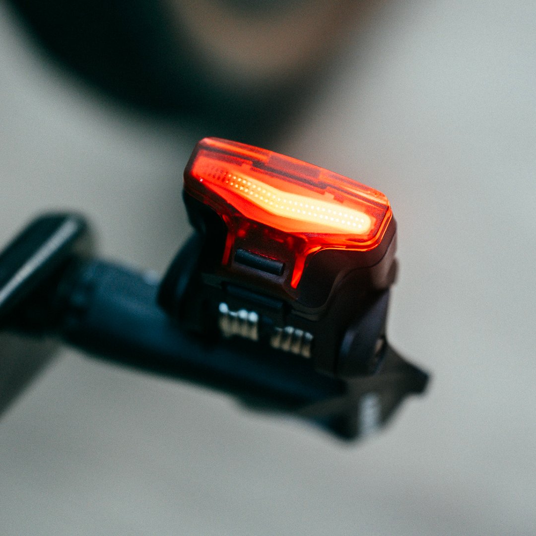 lookcycle's tweet image. LOOK Keo 2 Max Vision pedals boost safety with lights visible from 1 km — day or night. 
 
- Fully integrated
- Removable
- Aero
- USB-C rechargeable
- Lasting up to 40 hours
 
Pedal bright, ride safe 👉 bit.ly/light_up_your_…
 
📸 Cycliste Tricolore
 
#lookcycle