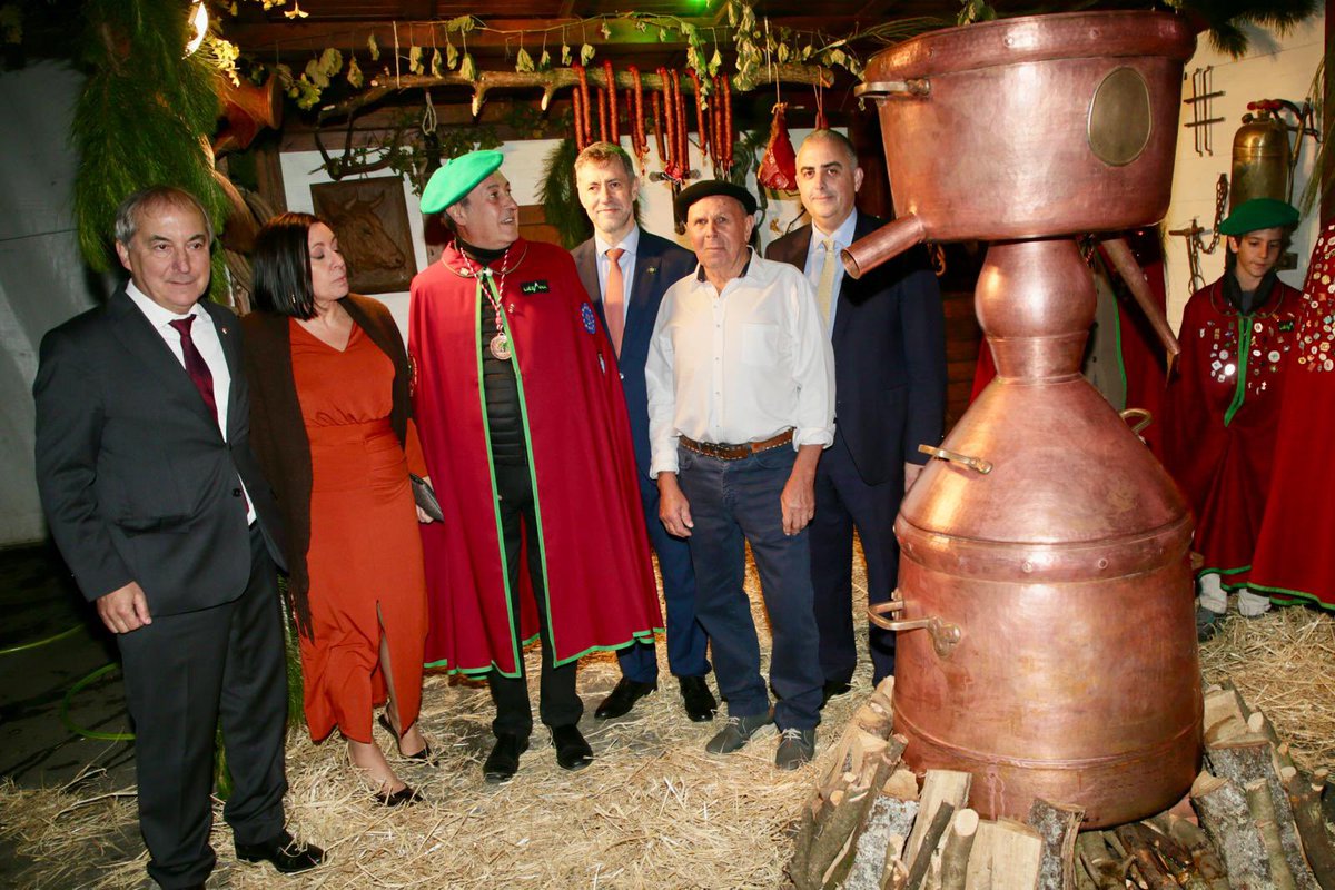 cantabriaes's tweet image. El Gobierno de Cantabria celebra la proclamación de José Ribagorda como Orujero Mayor 2025

👉 bit.ly/482Mm8t