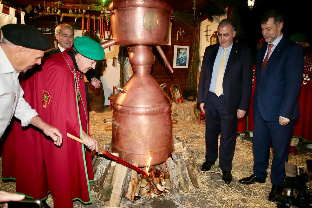 cantabriaes's tweet image. El Gobierno de Cantabria celebra la proclamación de José Ribagorda como Orujero Mayor 2025

👉 bit.ly/482Mm8t