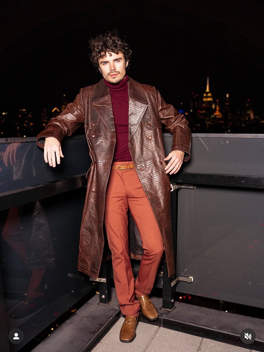 the 2 hottest people on earth are dating each other