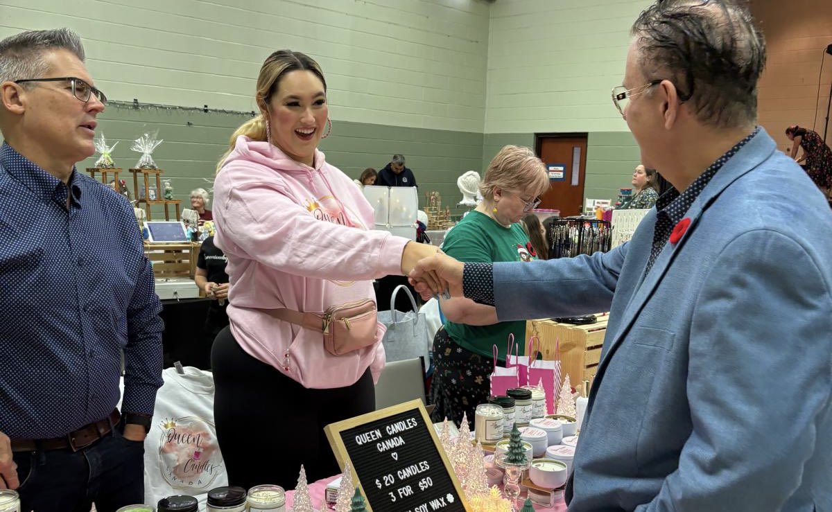 RudyCuzzetto's tweet photo. Enjoyed the Maker’s Market Tidings &amp; Tinsel Community Market at the Clarkson Road Presbyterian Church this afternoon. Beautiful handmade gifts, local artisans and vendors, and festive cheer; as always, the perfect start to the season! #MississaugaLakeshore #SupportLocalON 🎄🎁 https://t.co/swl8HMj1ic