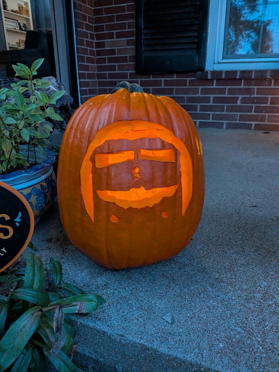 kdaniels1978's tweet photo. @UnionPacific My son loves trains and used your stencil for our pumpkin this year. It was a huge hit! https://t.co/rY7L7VTfHU