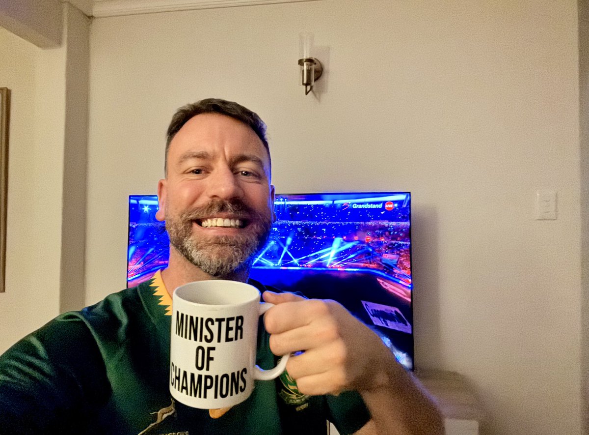 RoryPetzer's tweet photo. CHAMPIONS! Roll call! Are you there? Are you compos mentis? ❤️🇿🇦🏆 #FRAvRSA https://t.co/PjHIzEVDz5