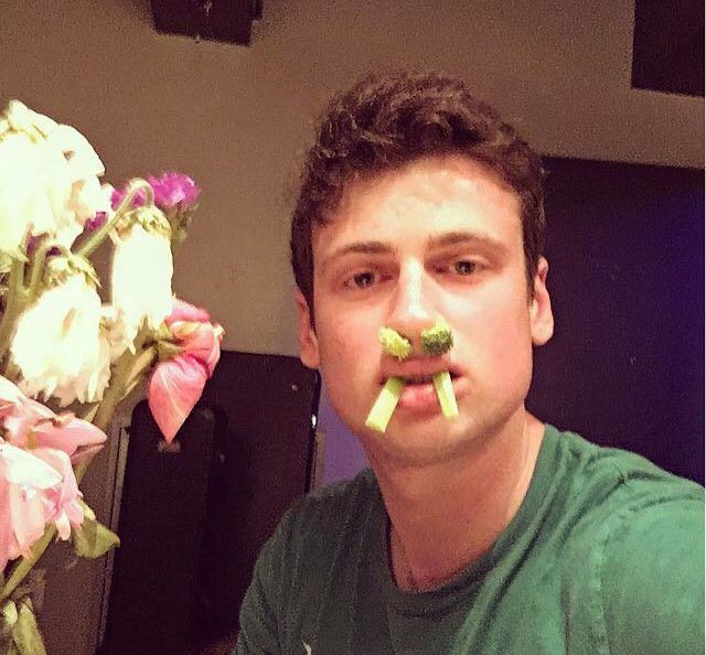 cshdoingstuff's tweet image. Andrew Katz eating his vegetables