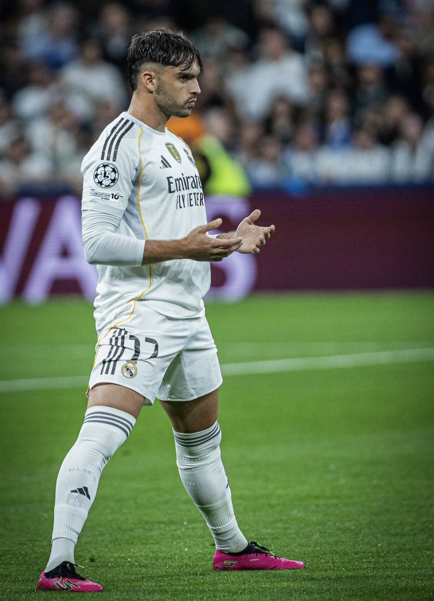 meilleurky's tweet image. Huijsen a good dude, 6’5 blablabla the chill guy gimmick is funny but has no blood.

My man for the big nights.