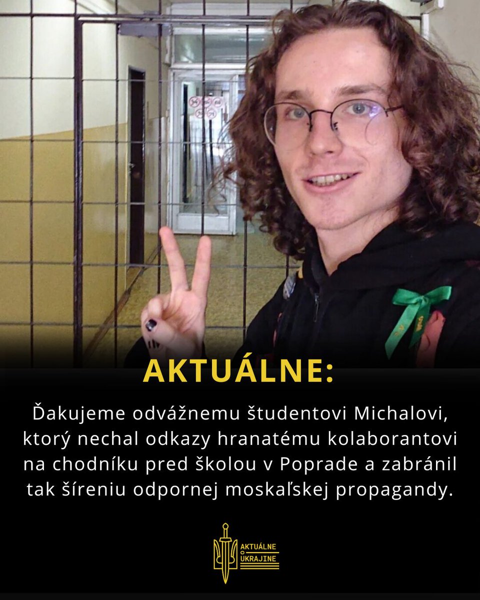 oukrajine's tweet photo. Ďakujeme odvážnemu študentovi Michalovi, ktorý nechal odkazy hranatému kolaborantovi na chodníku pred školou v Poprade a zabránil tak šíreniu odpornej moskalskej propagandy.👏💙💛

Sláva Ukrajine! Hrdinom sláva!

📷 SME https://t.co/hS0lXybiuN
