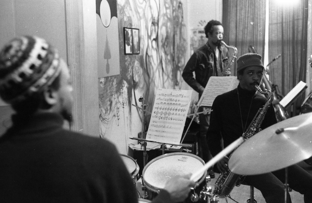 steinbeckpaul's tweet image. The Art Ensemble of Chicago in rehearsal around the time of the January 1972 concerts at Mandel Hall. Photos by Frank Gruber.
#aacm #artensembleofchicago #creativemusic #experimentalmusic #greatblackmusic #SouthSide