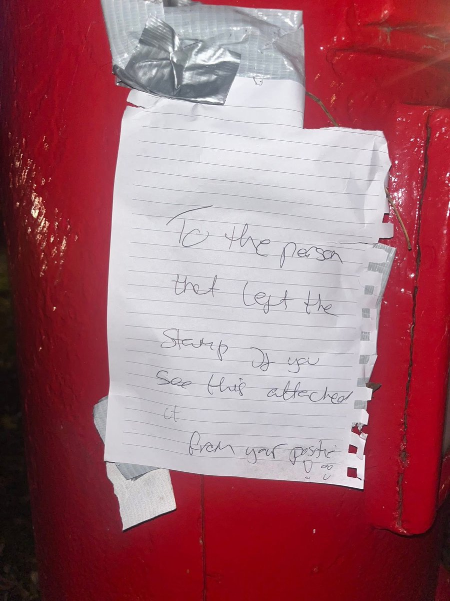 benjmurf's tweet image. This is the #Epping I know and love. 
Well done to the Centre Drive postie @RoyalMail 💚
