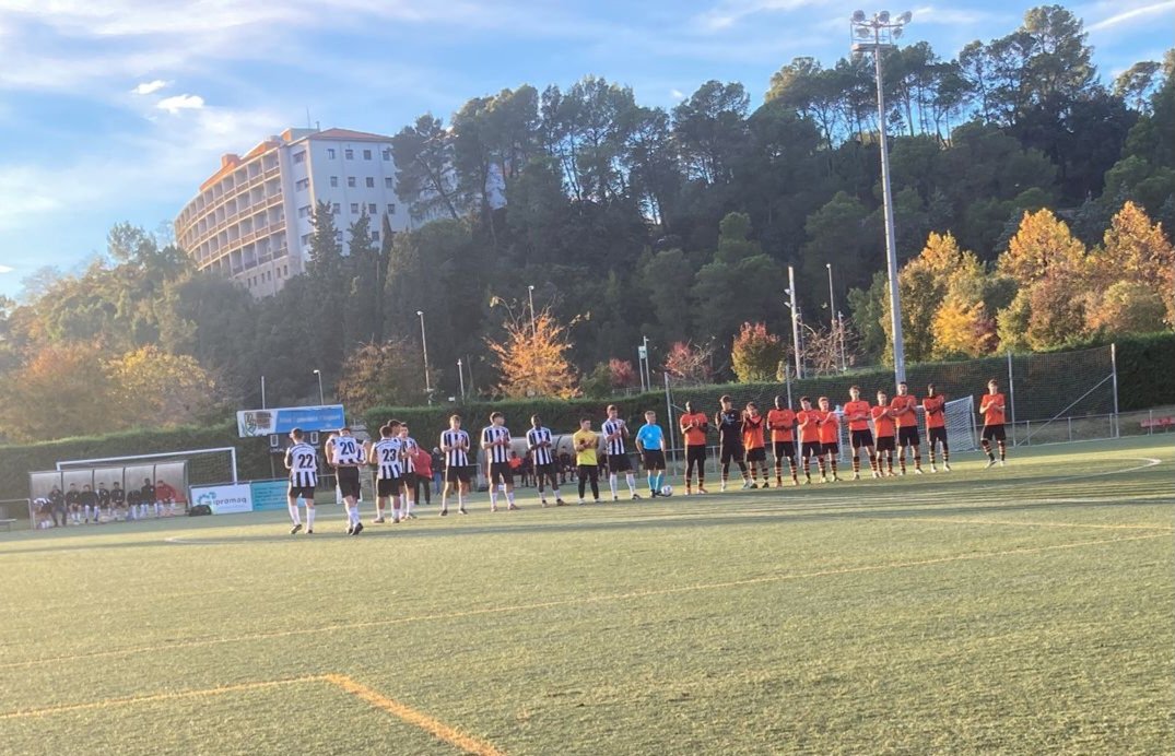 CRÒNICA. Duel de poder a poder amb repartiment de punts. L'<a href="/atletic_club/">Atlètic Club Banyoles</a> s'ha avançat als deu inicials per 0-2 (pròpia i Santa), però el #SantPonç ha reaccionat i empatat al 15' i en el rebuig d'un penal abans del descans. Ponse, expulsat al 63', però res s'ha mogut #AmuntCollons