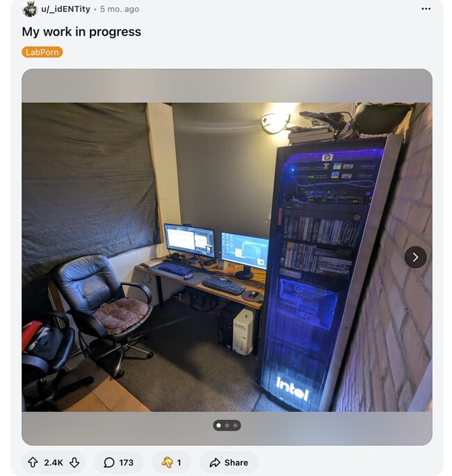 elhackernet's tweet photo. Para algunas personas hay algo mucho mejor que tener un PC en casa: tener un rack de servidores
https://t.co/ElqDPmmSfv https://t.co/ooXJ90uj4y