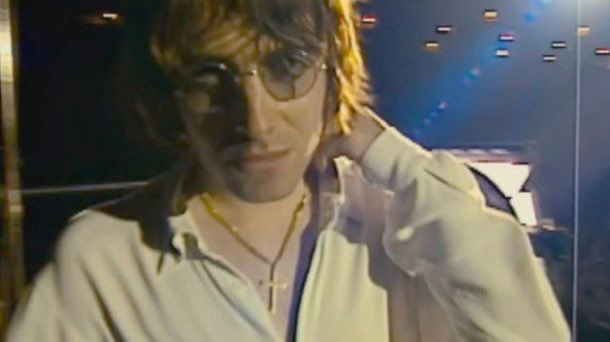 rambleonledzep's tweet image. he looks concerningly like a carbon copy of john lennon