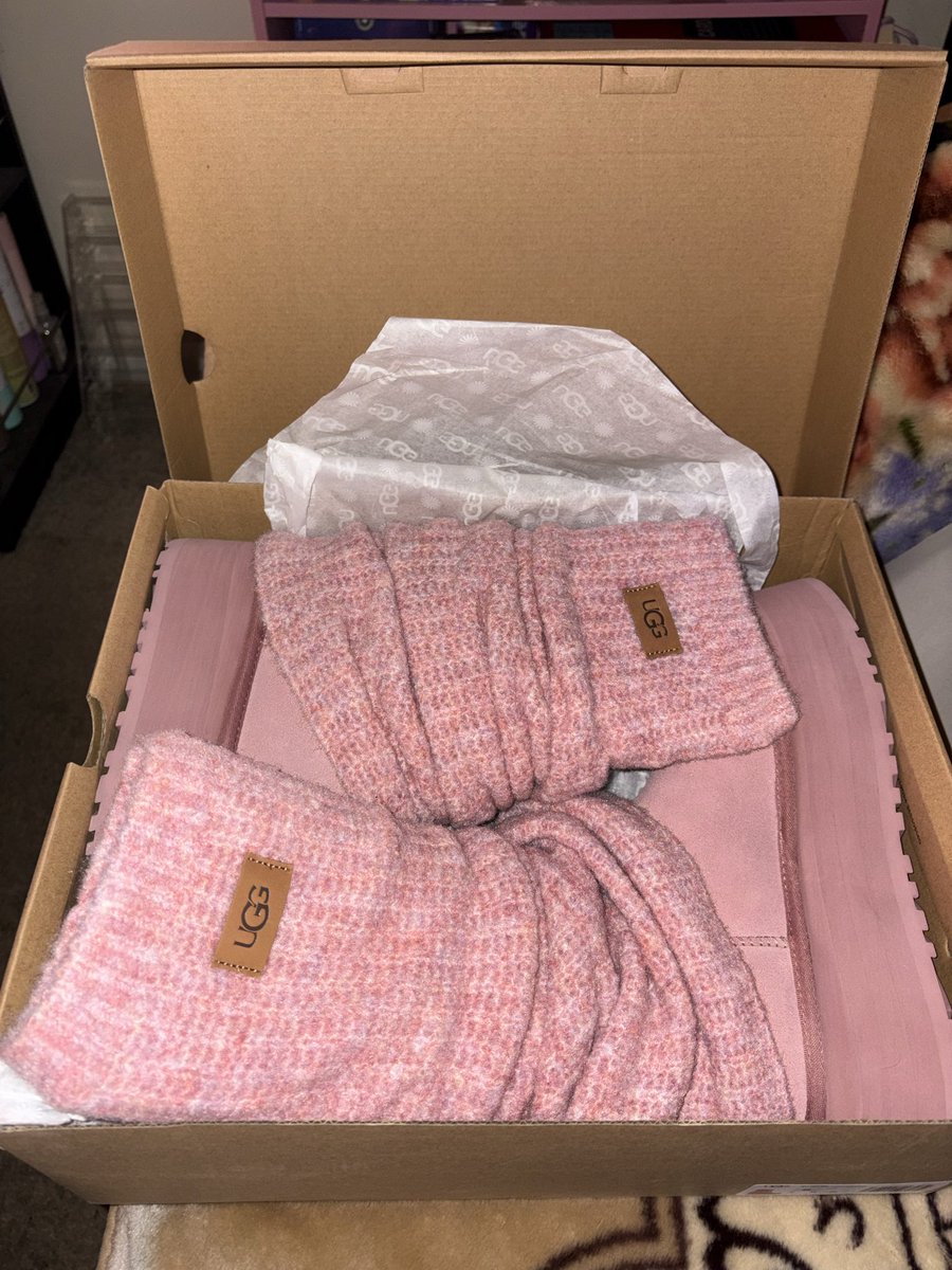 I don't think I've ever been more excited for a pair of UGGs in my entire life 😍 they're beautiful 😇