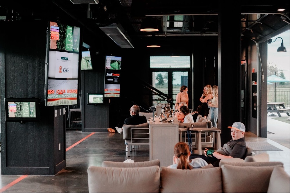 ParkNorthGolf's tweet photo. Weekend forecast: cold drinks, good eats, and friendly competition in our heated bays. 😎 #parknorthgolfclub https://t.co/dq5GBKnuiz