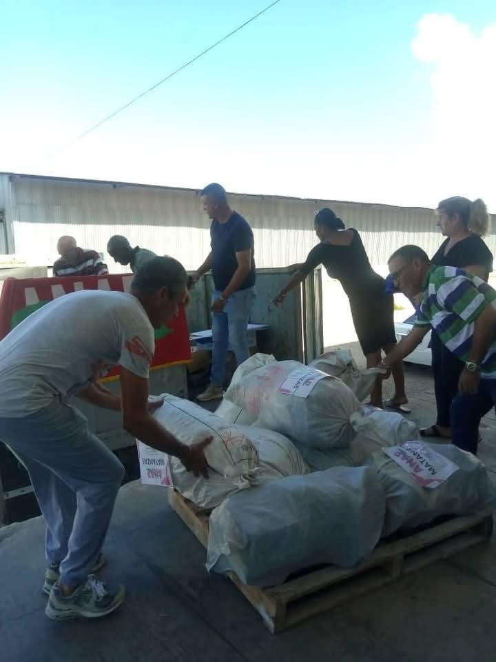mariofsabines's tweet photo. #Matanzas se prepara para otra ayuda a las provincias orientales, en este caso, productores #MatancerosEnVictoria donan alimentos para los lugares afectados.
#FuerzaCuba https://t.co/ykGYFgwpwg