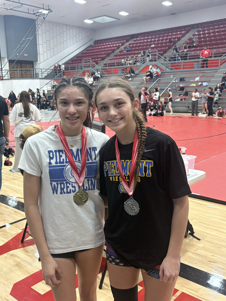 Elissa Cruz finishes 1st Kaitlynn Swinehart finishes 2nd