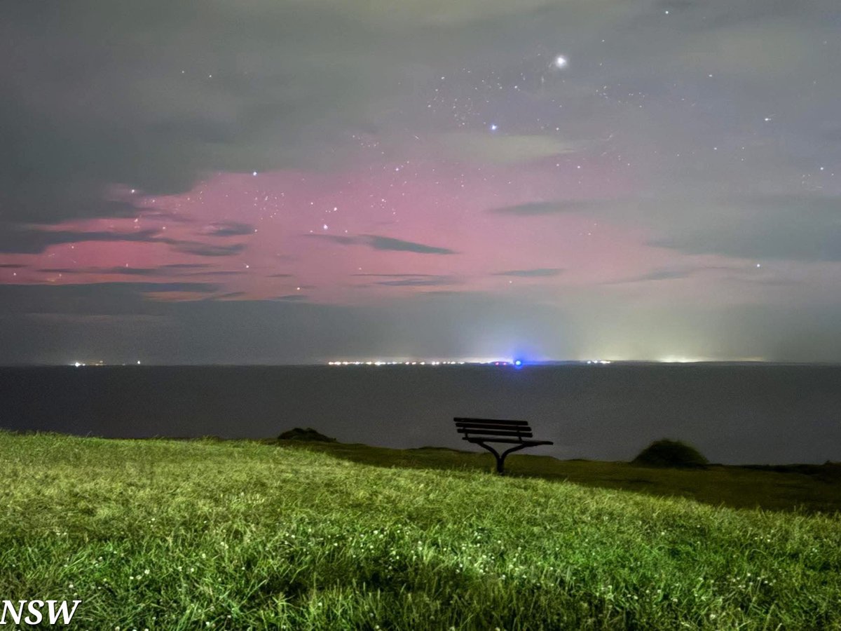 🇦🇺 Auroras Australia ✨️

The severe G4 geomagnetic storm that occurred recently produced some dazzling sights between cloud cover in parts of South-east Australia over the past 48 hours

There has been a recent surge in sunspots and flares, according to NASA.

📸 BOM Australia