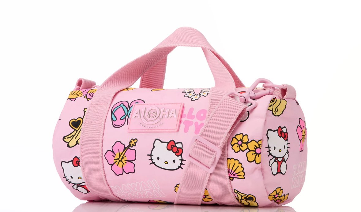 Tbirdy1212's tweet image. 買っちゃった💕

この小さいダッフル、他のデザインのを前に買って気に入って使い倒してたら少し破れてきちゃったの

そして今は小さいダッフル全然売ってない！
小さいダッフルで売られてるのはこのキティーちゃんのみ😅

早速買いました😁

#alohacollection