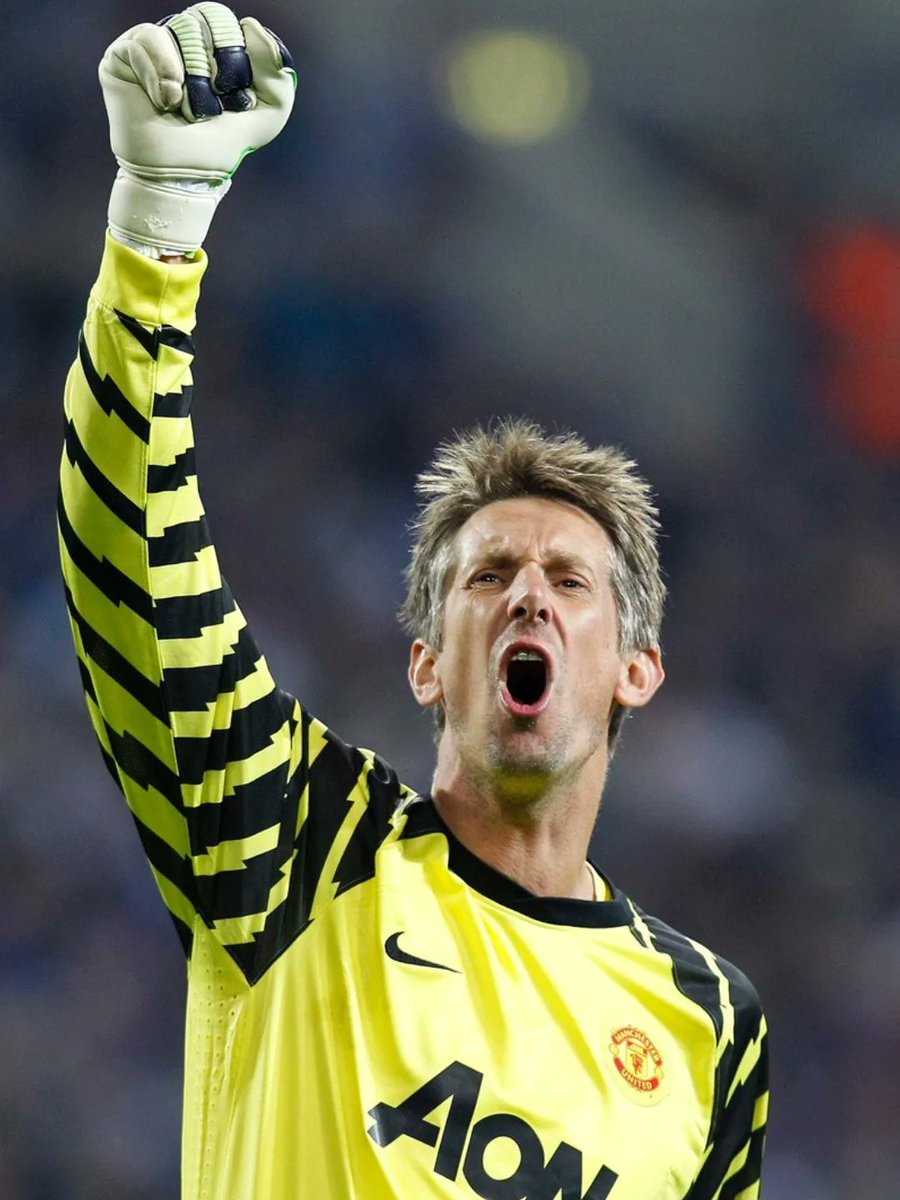 Edwin Van der Sar holds the Premier League record for goalkeeper with the LONGEST time without conceding a goal — 1,311 minutes. 💪

David Raya's streak ended today at just 451 minutes. 😭😂