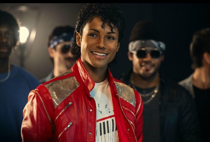 Agora_Mag2000's tweet image. 🚨 HISTORIQUE ! 

La bande-annonce du film sur Michael Jackson a cumulé 116 millions de vues en 24 heures 🤯

Il s’agit du trailer le plus visionné de l’histoire pour un biopic.
@FrenchRapUS