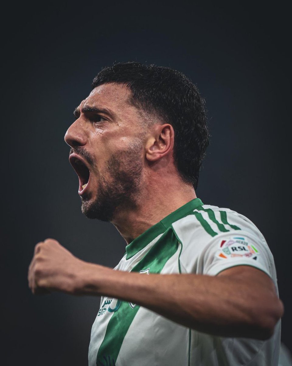 H_14AM11's tweet image. فيه لاعب في اللحظات الصعبة تشوفه يشيل الفريق ولكن في اوقات الفريق الطبيعية يكون عادي، وفيه لاعب تنتظره في المباريات الكبيرة فقط، وفيه لاعب من فترة للاخرى يعطيك اداء جيد

وفيه ديميرال .. اللاعب اللي دائما مستعد يترك روحه في الملعب، تلعب ضد الباطن او الهلال

ما يهم دائما بيكون…