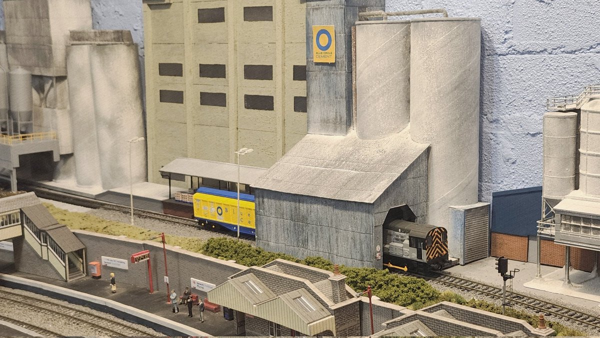 08648 shutting a cargowaggon through Blue Circle's Morval site earlier today. #tmrguk