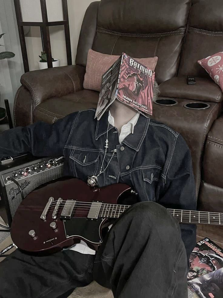 lassybees's tweet image. support the arts, kiss a musician