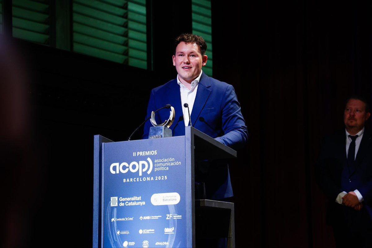 💼 Mejor Consultor/a del Año
✨ <a href="/aneransorena/">Aner Ansorena</a> 

🏆Entrega el premio <a href="/Oalvarezdo/">Oscar Alvarez</a>

Talento, estrategia y visión: las claves de quienes marcan la diferencia en comunicación política.

📍  #PremiosACOP
#ACOP2025 #compol #comunicacionpolitica