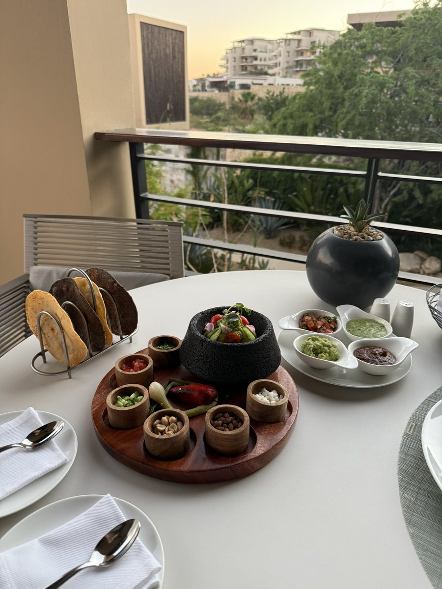 Mscharlotteharp's tweet image. Cabo 🌞#fmty