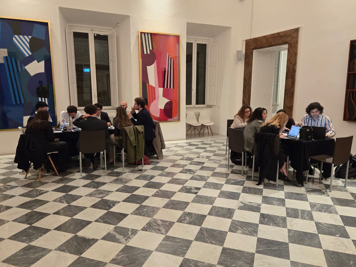 NicolePirozzi's tweet photo. Una bellissima edizione della #Scuola di politica estera ed europea di @MondoDemLab e @FESonline Italia a #Roma ieri e oggi!

Grazie @peppeprovenzano @nomfup Silvia Francescon Giovanni Faleg Marina Rallo e tutte le ragazze e i ragazzi che hanno partecipato ❤️ https://t.co/BvLLupezqH