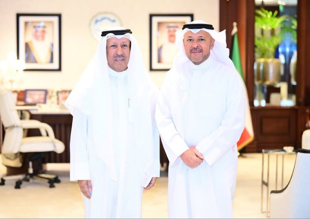 محافظ الفروانية يبحث مع عدد من الشخصيات مبادرات ثقافية وبيئية وصحية بالمحافظة
الشيخ عذبي أشاد بدور ديوانية شعراء النبط في تعزيز الوعي والخدمات العامة