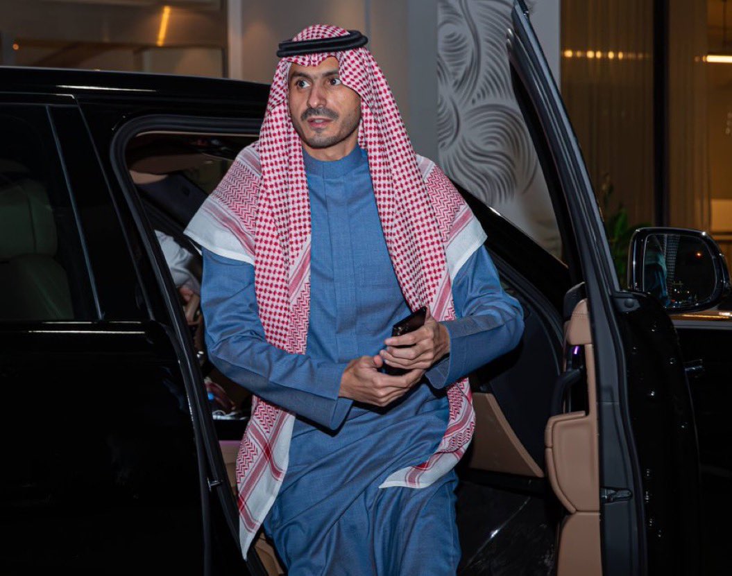 iJustAidan's tweet image. لا يمكن مهاجمة رجل التفت إلى ناديه عندما تركه الجميع..
واعتصم مع الشبابيين في ليلتهم السوداء بعد بيع المدافع، وكان له الفضل بعد الله في إخراج الإدارة آنذاك.. 

لا يمكن مهاجمة رجل باع أرضه عندما احتاجه الشباب، ودفع من ماله.. وكان الشباب بالنسبة له قضية، لا مصلحة!

ولكن..
ذلك لا…